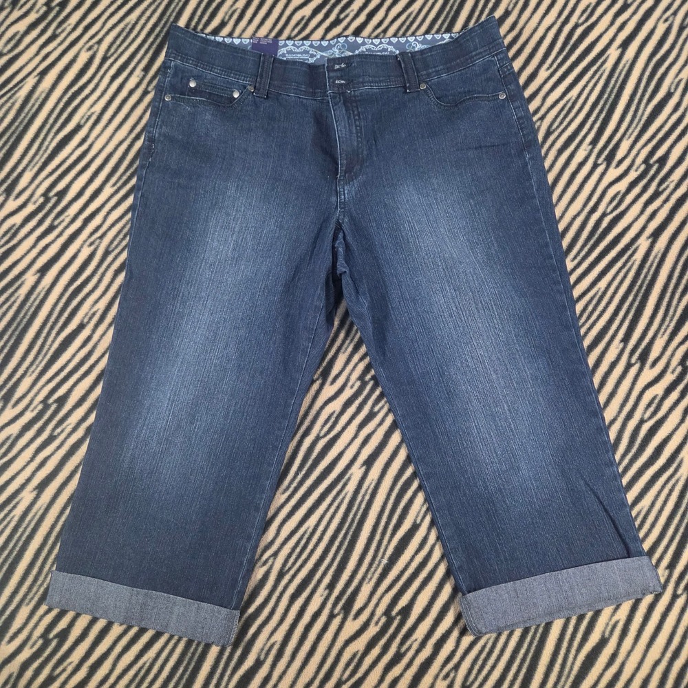 NWT Bandolino Blu Womens Size 16 Roll Cuff Capri Jeans Dark Wash Stretch Denim